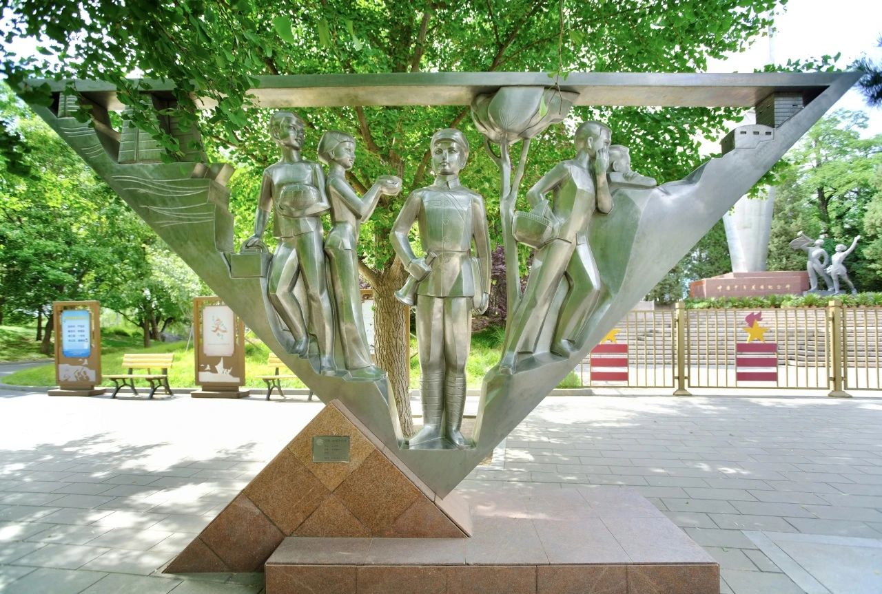 中国少年英雄纪念碑